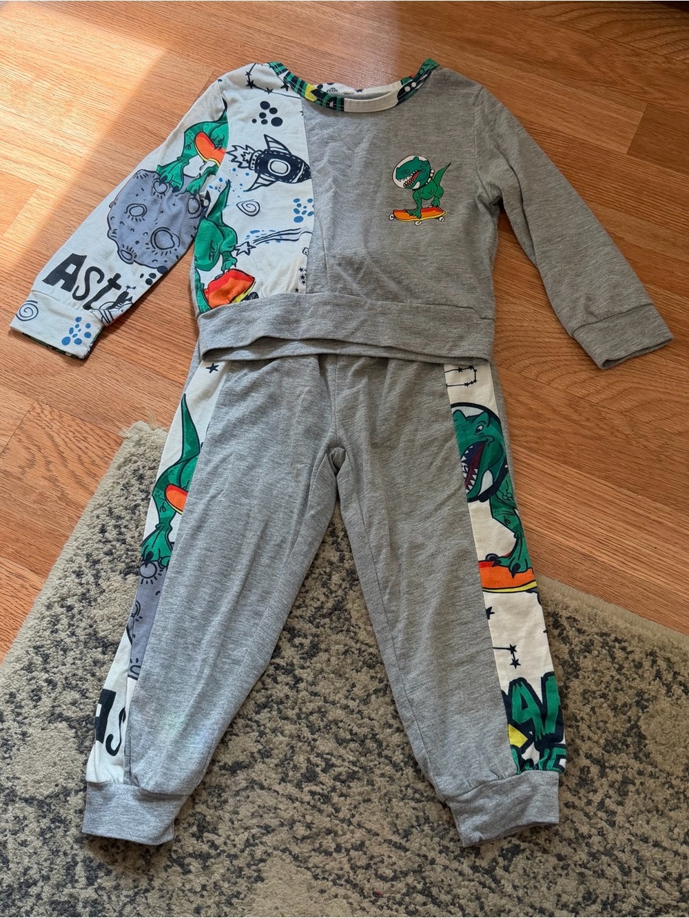 2T Space Dinos Outfit